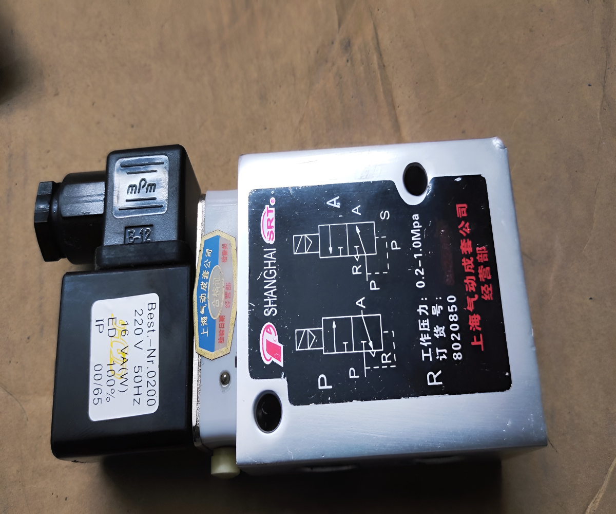 Soleined 8020850 pneumatic solenoid directional control valve with 0.2–1.0 MPa operating pressure for industrial automation systems.