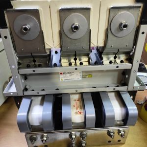 EAE Bolt On Busber KXA 33504 - B- U 3200A - for industrial power distributin