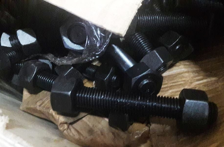 Industrial temperature resistant nut and bolt 35CM x 30CM for heavy-duty fastening and high-heat applications