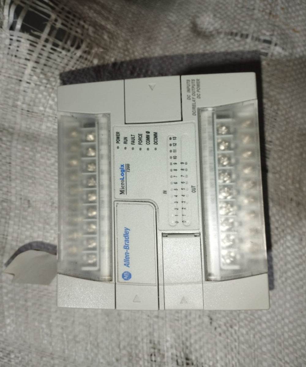 Allen Bradley Micrologix 1200 PLC 1762-L24BXB programmable logic controller